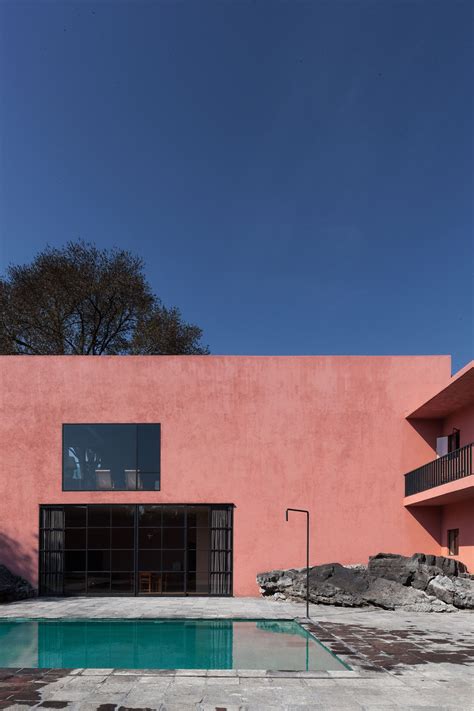 Casa Pedregal by Luis Barragan: Embracing Nature.